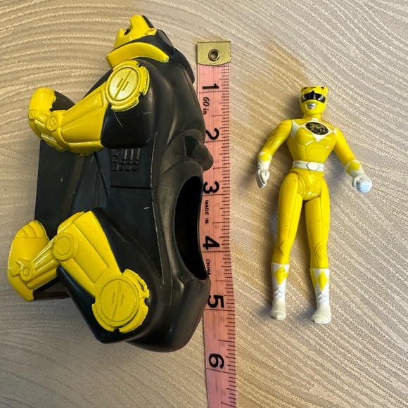 1995 Saban Power Rangers Vtg Action Figure, Yellow Ranger & Bear Vehicle - Picture 8 of 8